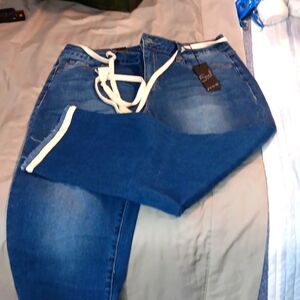 EARL JEANS NEW SZ 16